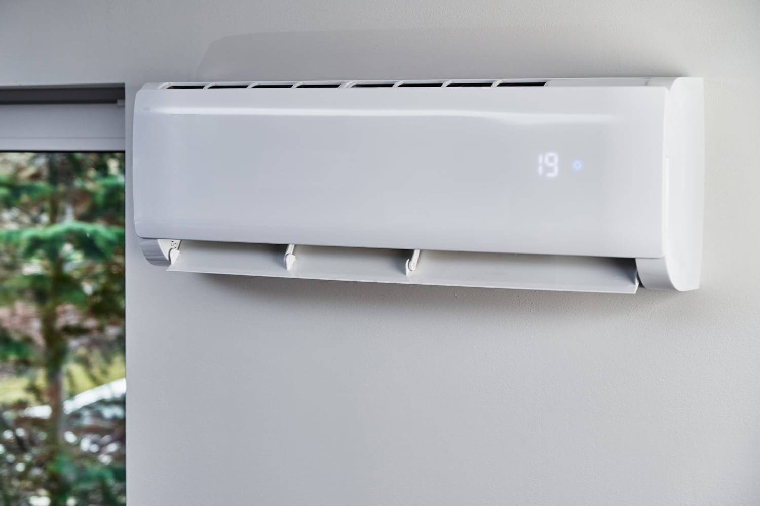 Profesjonell montering av Mitsubishi varmepumpe i Bodø for lavere strømregning og bedre inneklima